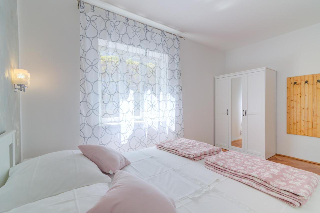 Apartments By The Beach Adela Senj Senj (Lika-Senj) Exterior foto