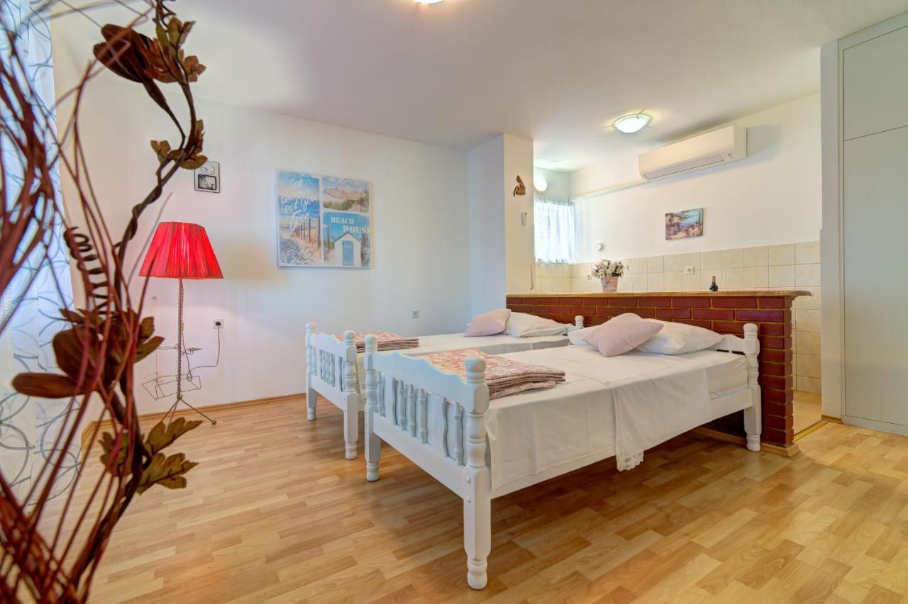 Apartments By The Beach Adela Senj Senj (Lika-Senj) Exterior foto