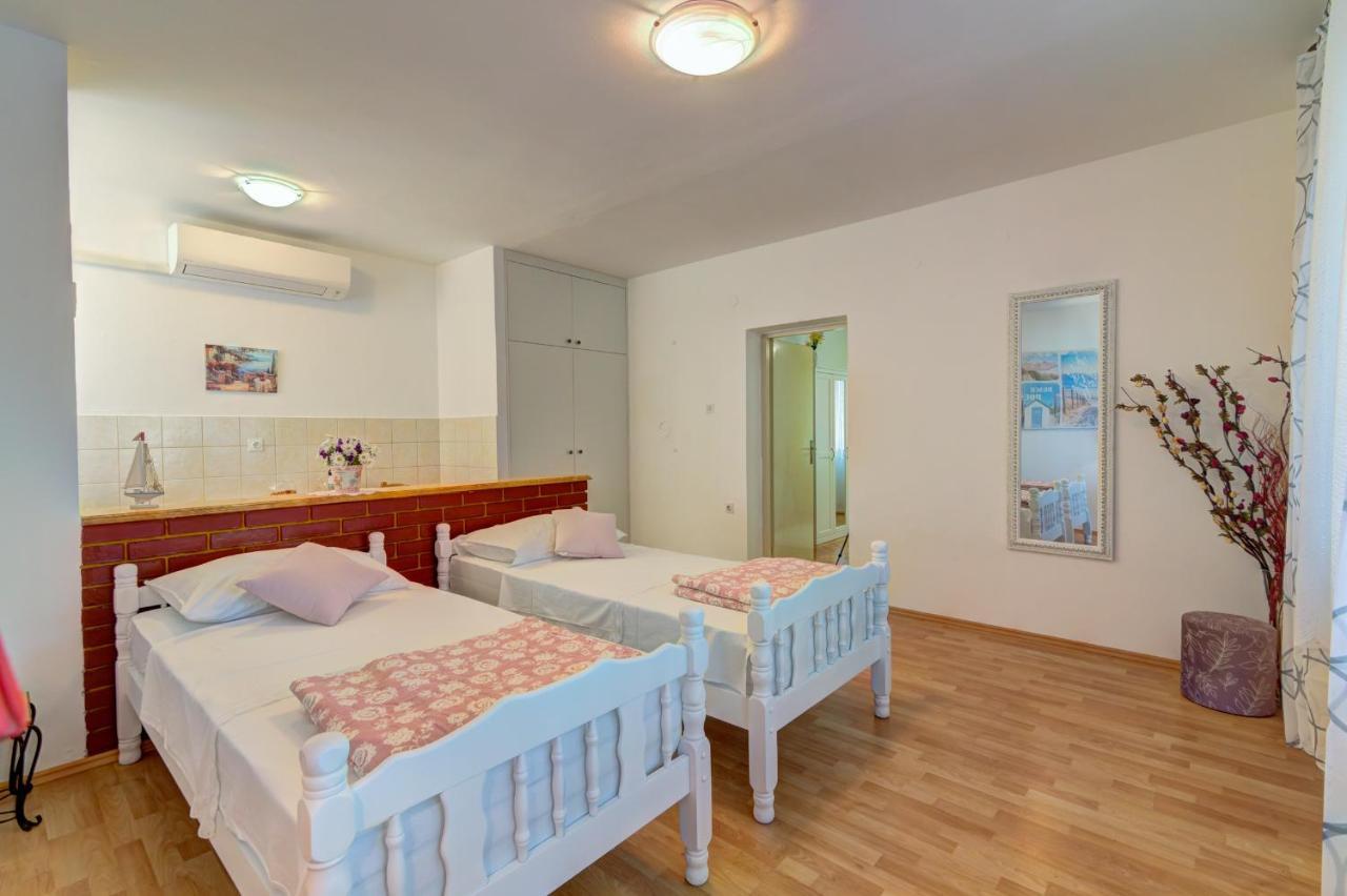 Apartments By The Beach Adela Senj Senj (Lika-Senj) Exterior foto