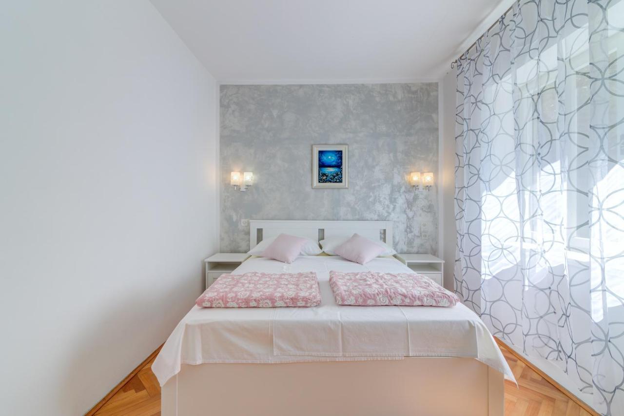 Apartments By The Beach Adela Senj Senj (Lika-Senj) Exterior foto