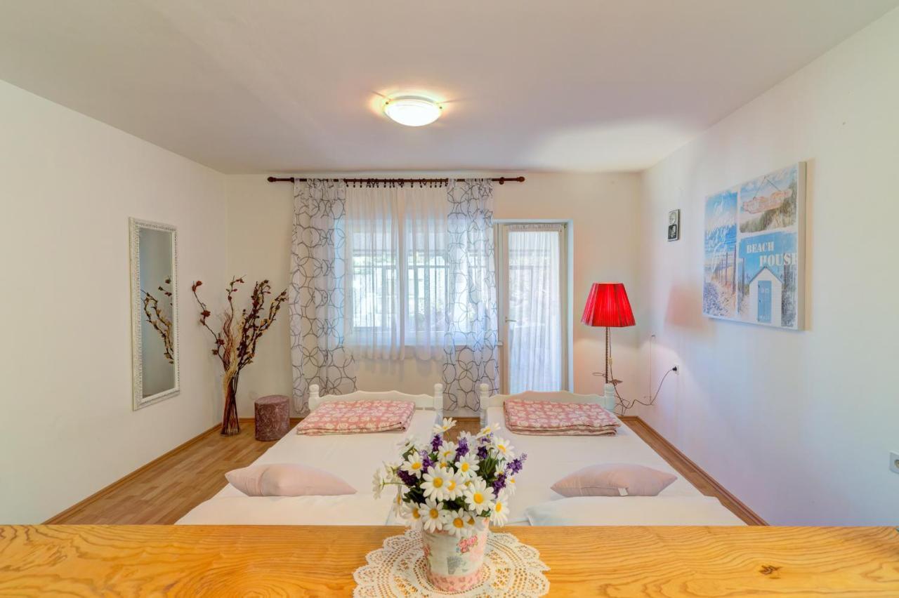 Apartments By The Beach Adela Senj Senj (Lika-Senj) Exterior foto