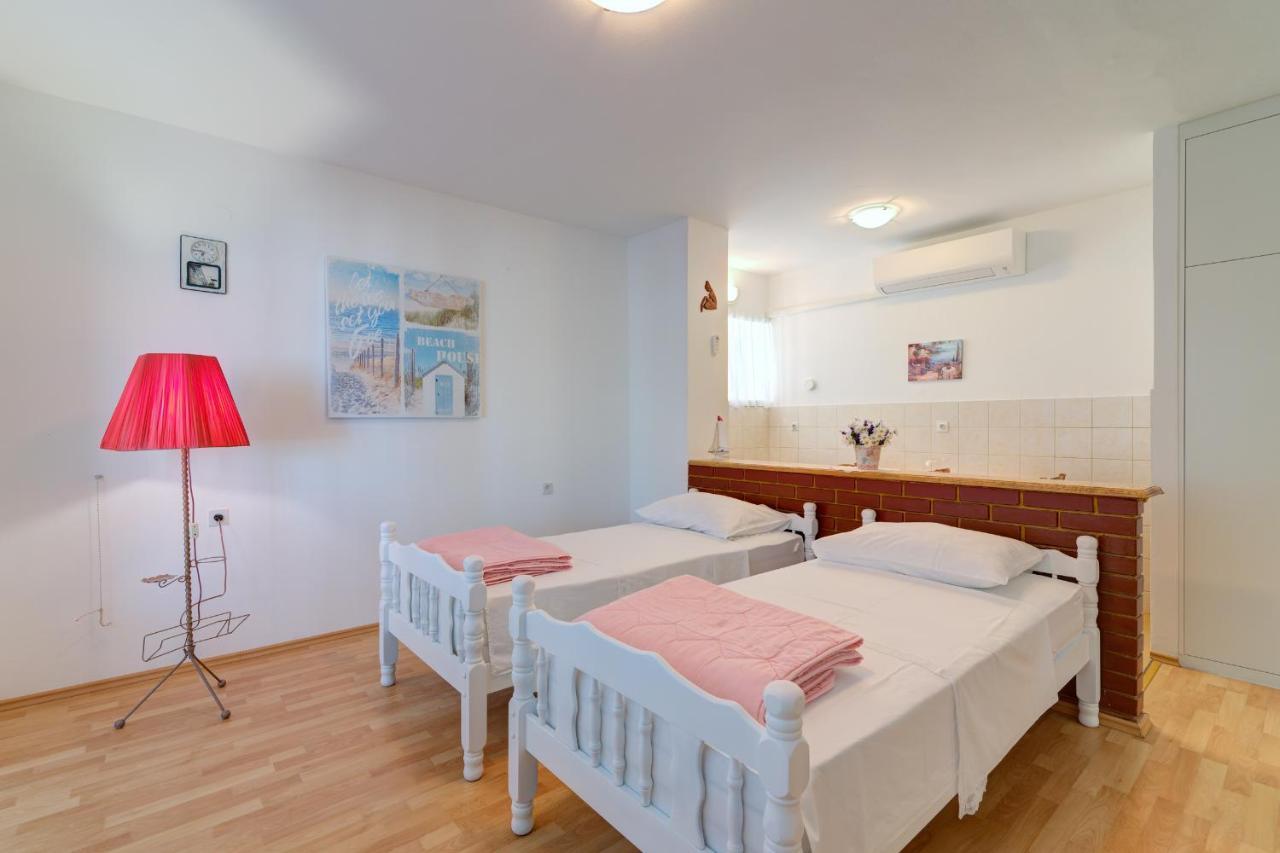 Apartments By The Beach Adela Senj Senj (Lika-Senj) Exterior foto